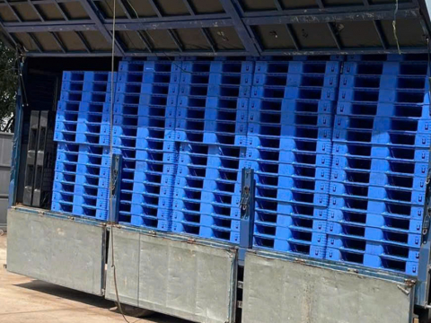 Hình ảnh vận chuyển pallet tới khách hàng