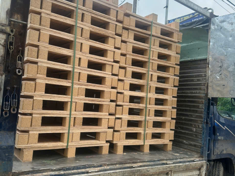 Hình ảnh vận chuyển pallet tới khách hàng