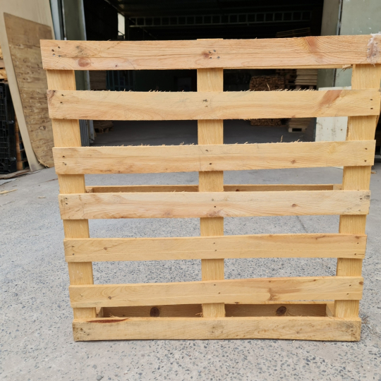 Pallet gỗ tràm nâng 4 hướng