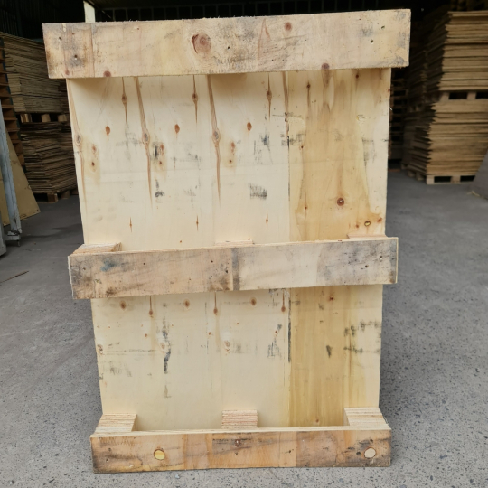 Pallet gỗ ép nâng 4 hướng